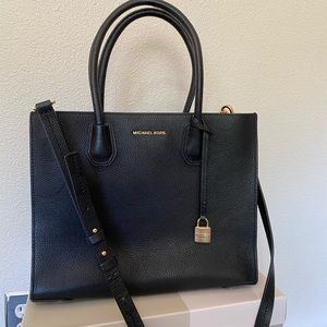 Black Michael kors tote with shoulder strap